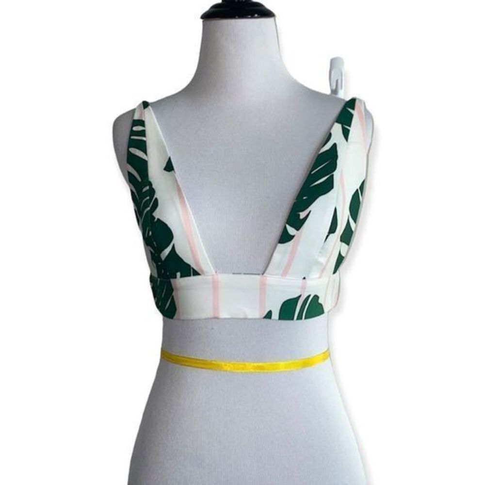 5/$30 🎈 Oh Polly tropical leaf bralette top women’s size 2